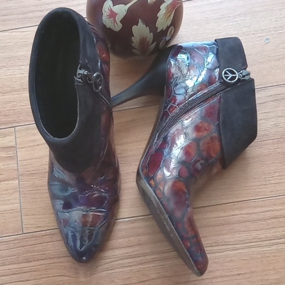 ⭐ Host Pick ⭐ Donald J Pliner | Exquisite Tortoise Suede Ankle Boots - Picture 1 of 10